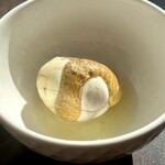 GIA DINH - 殻から出てきた物体。。
      うーむ、地球外生命体。(￣д￣;)
      黄身と白身がグネグネと絡まって、白身の中にはヒヨコの頭頂部が薄っすら透けて見えています(||ﾟДﾟ)ﾋｪ~