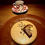 アカ - ⑫スペイン産チョコとペルー産アマゾンカカオの生チョコ、リンゴチップ