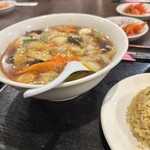 香港 美味楼 - 餡がトロトロの五目ラーメン、野菜も美味い