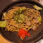 お好み焼き 山本 新宿御苑本店 - 焼きそば、麺が太い