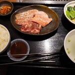 焼肉家 KAZU 神楽坂 - 