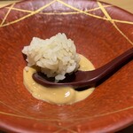 鮨 権左衛門 - あん肝ソースと赤酢のシャリ