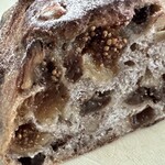 ぱん屋 ニレカゼ - ▪️フルーツ
      　カンパーニュ生地。
      　レーズン•いちじく•くるみ•オレンジピール。
      　378円（税込）