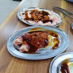 とりいち - 手前『キモ（ニンニク有り）』、奥『皮ニンニク有り』