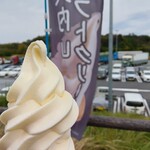 伊勢道安濃SA（上り） 安濃横丁 - 大内山牛乳のソフトクリーム（コーン）