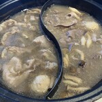 和食さと - さとしゃぶ牛＆豚スタンダードコース（2,690円＋税）
左 鶏塩だし
右 帆立白湯だし
もはや肉キノコ鍋(・肉・)