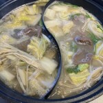 和食さと - さとしゃぶ牛＆豚スタンダードコース（2,690円＋税）
左 鶏塩だし
右 帆立白湯だし
最初に出てくるセット、肉と野菜投入