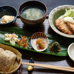 和風カフェ　はらいそ - 田舎定食（豆腐入りミンチカツごまだれおろし）