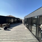 mog und hund - 中庭にもテラス席が