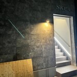 五福飯店 - お店はここから3階へ〜