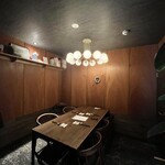 五福飯店 - 中華とは思えない〜センスあるライトにテーブル＆イス✨