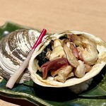 いかの墨 - ほっき貝の炭火焼き。一口サイズにカットされた食べやすさがGOOD♪ 生の刺身とは違う風味と歯応え、香りが楽しめお酒が進む〜(((o(*ﾟ▽ﾟ*)o)))