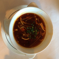 ヘイフンテラス - 細切り鮑とナマコ入り酸辣スープ