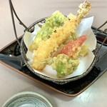 本郷 - 海老と山菜天婦羅