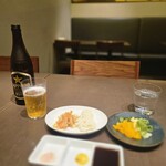 紀尾井町 とんかつ・洋食ひとみ - つまみもあるので瓶ビールで、、、