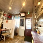 トンテキ名代 茜庵 - 店内から入り口付近を