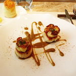 Jean-Georges Tokyo - 大粒帆立とカリフラワーのキャラメリゼ ケッパー・レーズン エマルジョン