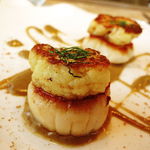 Jean-Georges Tokyo - 大粒帆立とカリフラワーのキャラメリゼ ケッパー・レーズン エマルジョン