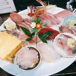 あ麺んぼ - 刺し盛 これで2人前 素晴らしい 何種あんねん 6種です