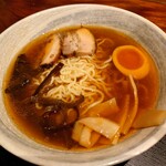 菜華楼 - 醤油ラーメン