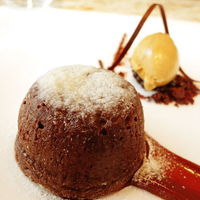Jean-Georges Tokyo - 温かいＪＧチョコレートケーキ キャラメルアイスクリーム