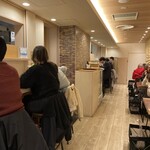 なにわ麺次郎 然 - 店内