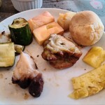 シュラスコレストランALEGRIA - 手前の肉はイチボです。切り方が違うと別のお肉みたい。左はズッキーニとナス。その右は焼きチーズです。チーズはトロトロで３ついただきました！