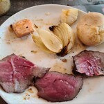 シュラスコレストランALEGRIA - かためのお肉ですが、火の通りをコントロールしてあるので、食べやすいです。ローストビーフのイメージです