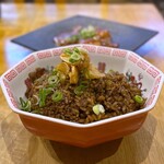チャーハン研究所 - 黒チャーハン(780円)
青森県産揚げニンニク(+280円)
ライス大盛り(+150円)
エビチリ(580円)