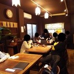 Jasu min - 全部で２２席ほどの『茉莉花』さんの店内の様子～♪(^o^)丿