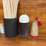 麺処 綿谷 - 卓上調味料