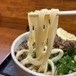 麺処 綿谷 - 牛肉ぶっかけ（麺リフト）