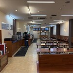 麺処 綿谷 - 店内（入り口から）