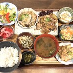 こはなカフェ - 今週のランチ　メイン両方つけ