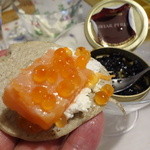 志蕎庵 江月 - こちらはブリニ、サワークリーム、サーモンいくら