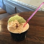 ジェラテリア アクオリーナ - 3種盛り　かりんとう ほうじ茶 大葉とりんご（630円）