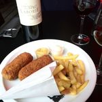 Cobra Café - 2 Rundvleeskroketten met frietjes