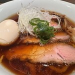 燎 - 肉もスープも麺もネギも美しい。（味玉も）
