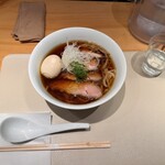 燎 - スープの色は濃いめ。旨みも濃いです。