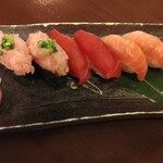 海鮮餐廳 Maguroya 花之夢 Route Inn Grantia秋田 SPA RESORT店 - 鮪魚三種握壽司六貫(1,290日圓)