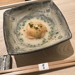 虎白 - 揚げ虎河豚　白子　蟹の餡　白味噌仕立て　豆板醤