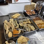 讃岐うどん がもう - 店内（天ぷらコーナー）