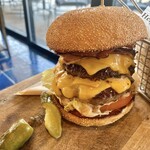 QUAYS pacific grill - ベーコンチーズダブルバーガー　¥2.420(税込)