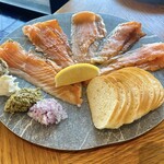 QUAYS pacific grill - キーズサーモンサンプラー5kinds(5種盛り)¥3.080(税込)