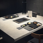 りきちゃん - センスのいい個室でゆっくり焼肉を楽しめる。