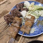 焼鳥うさばらし - 豚バラ。ハツ、お通しのキャベツとニンニク味噌は写真撮り忘れ(T-T)