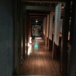 いせもん本店 - 暖簾の奥にはカウンター席もあります