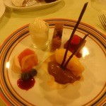 オー・ボン・ヴィヴェール - シェフの気まぐれガトーとアイスクリームのアンサンブル