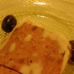 オー・ボン・ヴィヴェール - 「鹿のテリーヌ　自家製ピクルス添え」の鹿のテリーヌ