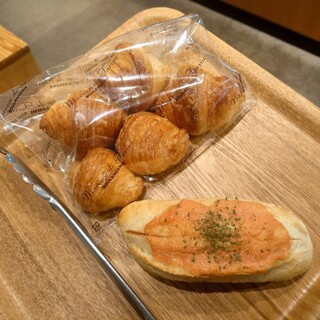Mariage de Farine - 料理写真:プチクロワッサン510円&明太子フランス310円